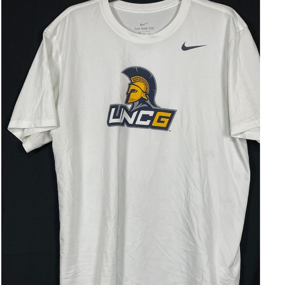 Nike brand Men's University of North Carolina Greensboro T shirt  XL size